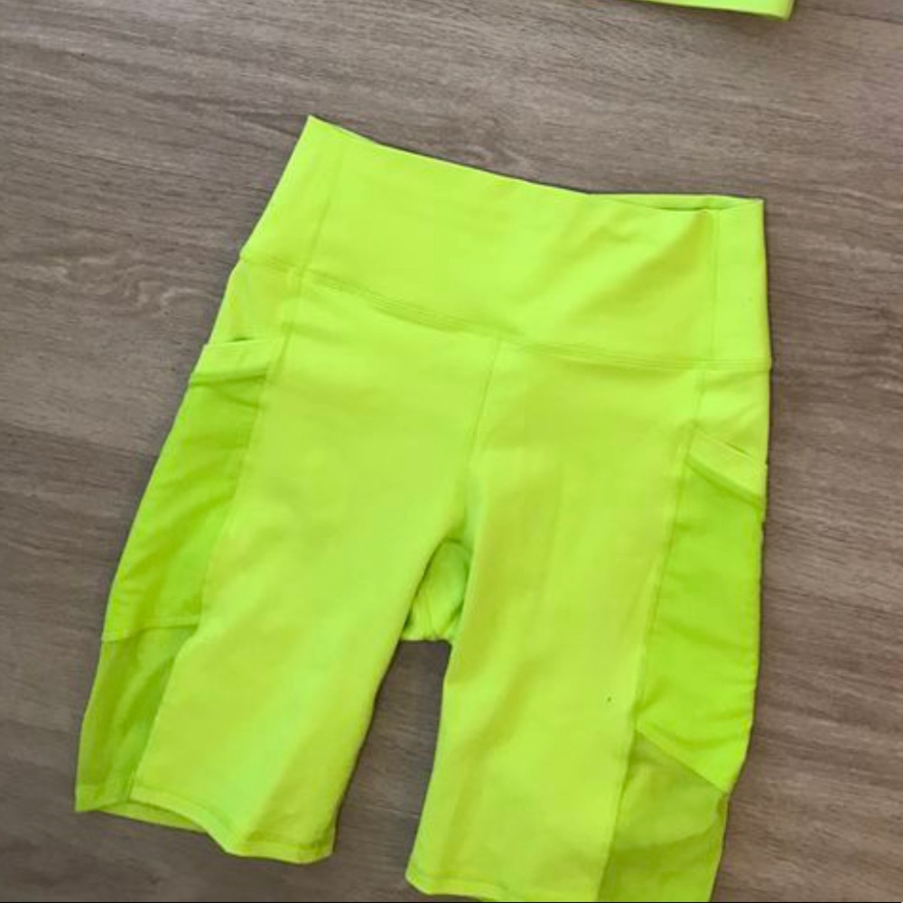 Fabletics workout set - Picture 2 of 2
